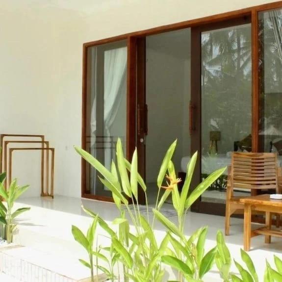 ホテル The Kebon Lombok Kuta  部屋 写真